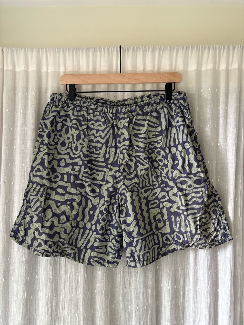 Vintage 90s L.L. Bean Men’s Patterned Elastic-Waist Shorts in Olive and blue